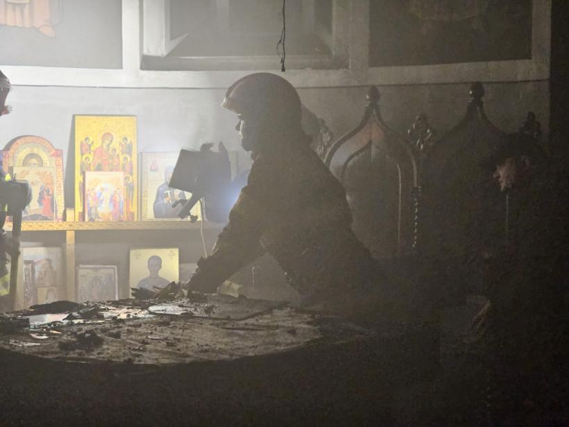 A luat foc biserica "Adormirea Maicii Domnului" din Dorohoi 18979795