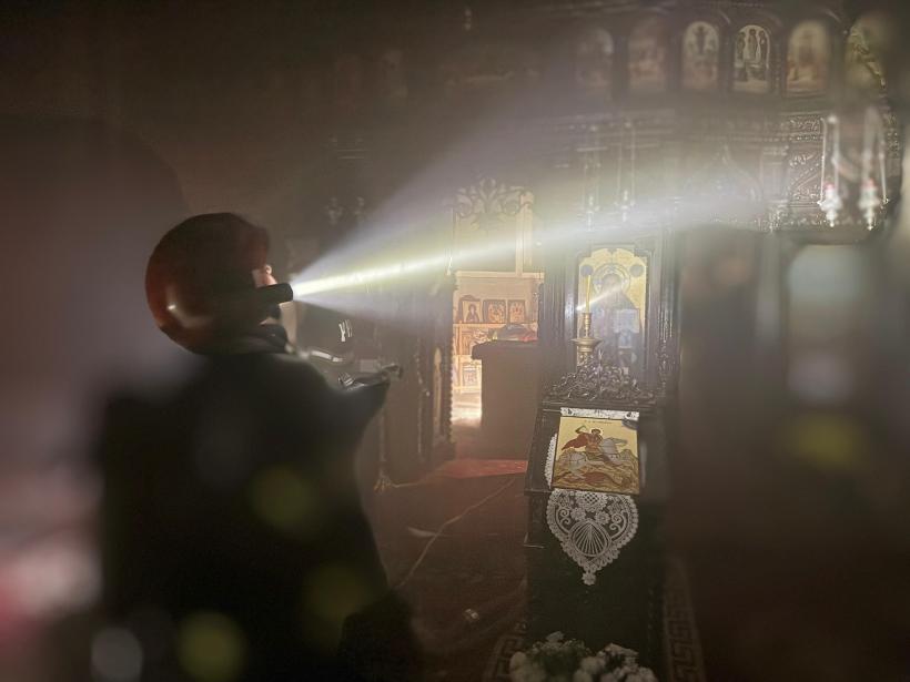 A luat foc biserica "Adormirea Maicii Domnului" din Dorohoi 18979796