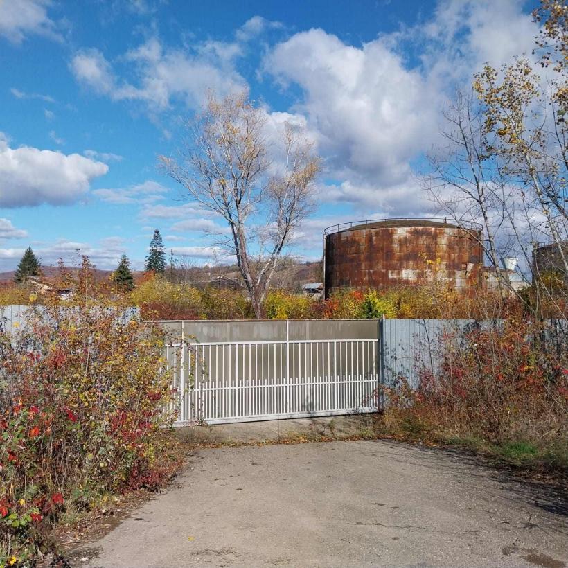 Avem o rafinărie în mijlocul orașului: ce facem cu ea? Război total pe monumente istorice, la Câmpina 18979586