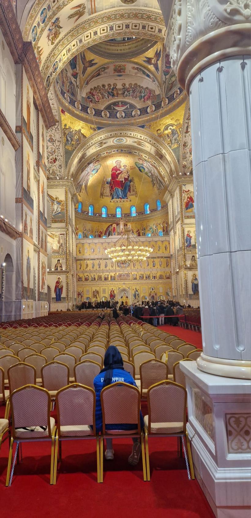 REPORTAJ: Ultima noapte de închinare în coada „legionarilor”  18979550