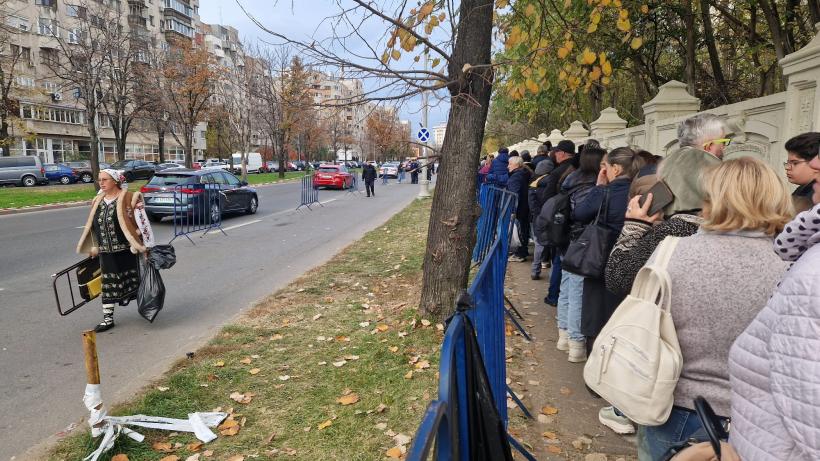 REPORTAJ: Ultima noapte de închinare în coada „legionarilor”  18979557