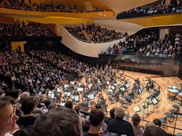 Concertul dirijorului israelian Lahav Shani, perturbat de activiști la Filarmonica din Paris