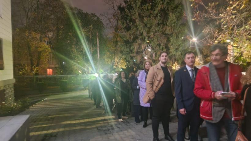 REPORTAJ: Seară de film și spălare de creier la Ambasada Rusiei la București. Reacția publicului român: aplauze frenetice 18979759