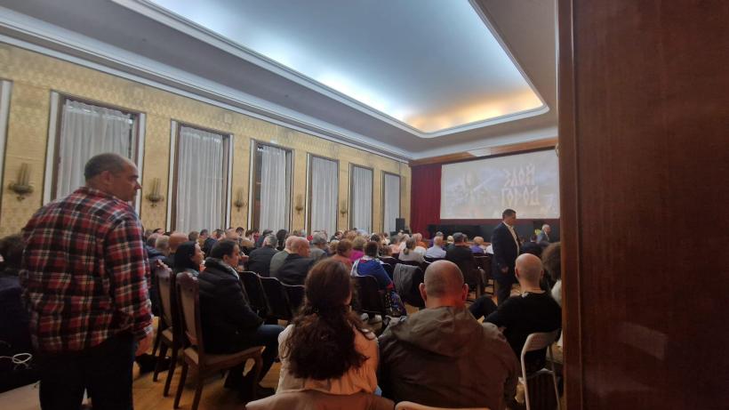 REPORTAJ: Seară de film și spălare de creier la Ambasada Rusiei la București. Reacția publicului român: aplauze frenetice 18979800