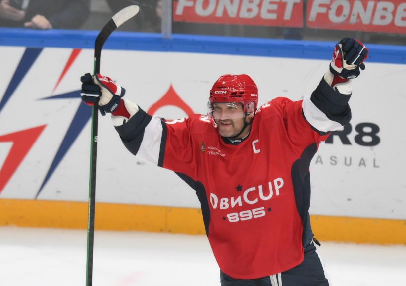 Hochei pe gheață: Alex Ovechkin - primul jucător din istorie care înscrie 900 de goluri în NHL