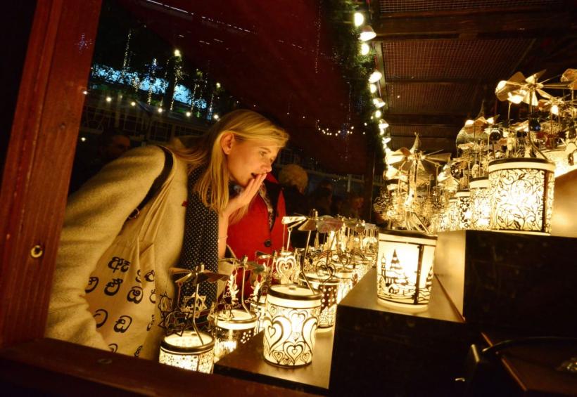 Patru zodii dau lovitura pe 9 noiembrie! Mercur retrograd le aduce bani, iubire și noroc neașteptat