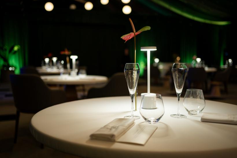 Jurații Chefi la cuțite s-au reunit la pop-up-ul Retroscena, de la Domeniul Știrbey. Chef Richard: „Am fost foarte emoționat să-i am alături pe colegii mei” 18980244