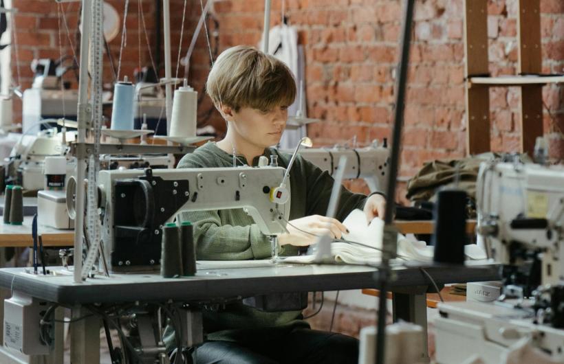 Tinerii fără nicio ocupație, mituiți de stat să se angajeze. Peste 5.000 de euro, pentru cei aflați la primul job 18980341