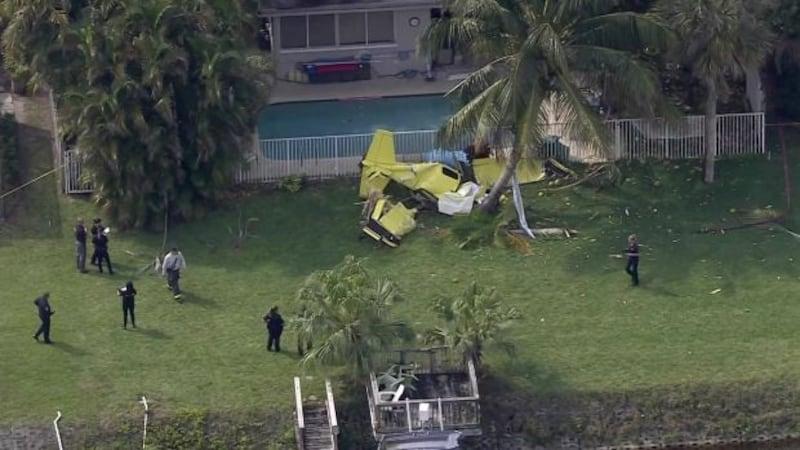 Un avion cu ajutoare umanitare s-a prăbușit într-un cartier rezidențial din Florida