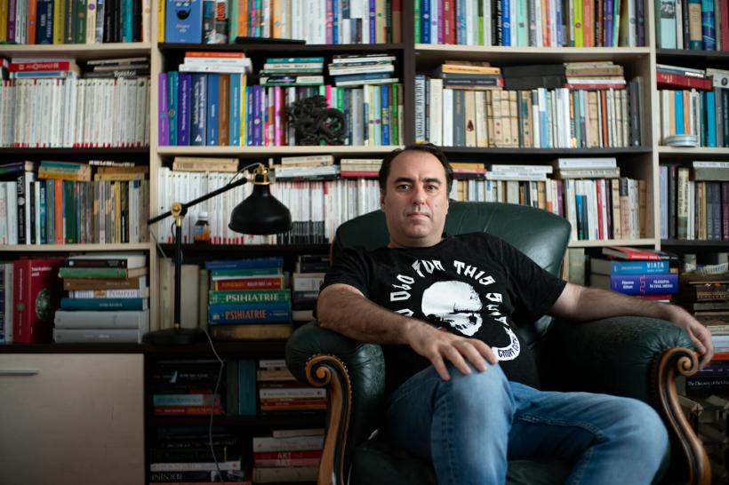 Scriitorul Bogdan-Alexandru Stănescu și (dez)iluziile vieții:  „Trăim în mintea lui Caragiale, suntem jucați de el!” 18980718