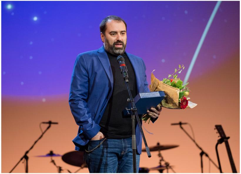 Scriitorul Bogdan-Alexandru Stănescu și (dez)iluziile vieții:  „Trăim în mintea lui Caragiale, suntem jucați de el!” 18980719