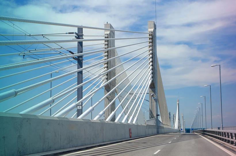 Sinecurile din Ministerul Transporturilor rămân neatinse: 4.000 pe lună, pentru a „păzi” un pod