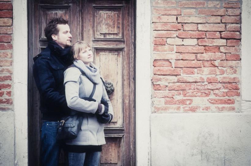 Descoperă limbajul iubirii în funcție de data nașterii: ce spune numerologia despre stilul tău romantic