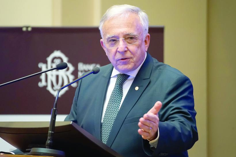 Isărescu avertizează: Inflația crește, consumul scade, investițiile stagnează