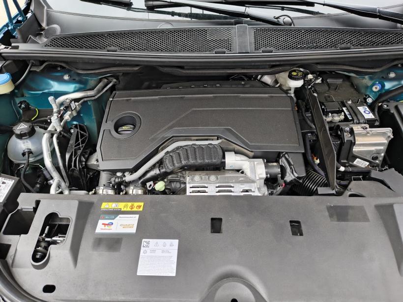 Un salon hibrid pe roți 18980882