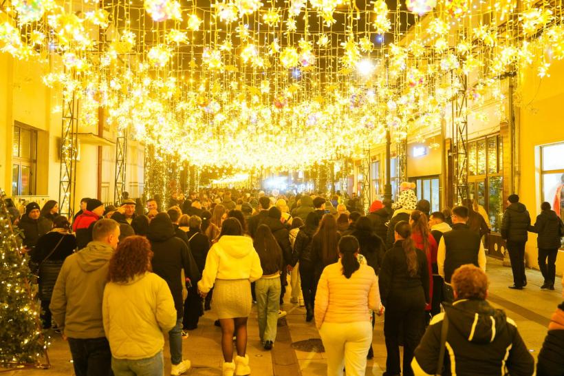 Atmosferă de basm la Craiova și Sibiu: Târgurile de Crăciun s-au deschis 18981093