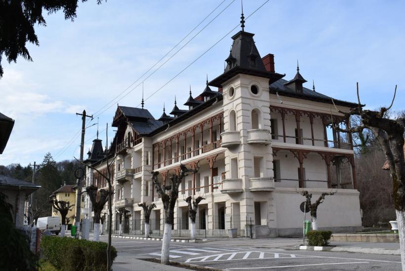 Peste 50 de organizații și specialiști cer printr-un Apel Public clasarea în regim de urgență ca Monumente Istorice a patru obiective de patrimoniu din Băile Govora 18981055