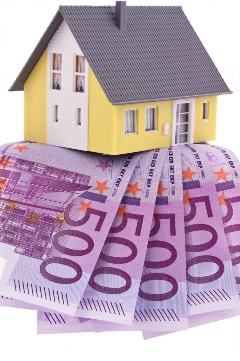 Uranus în Rac aduce surprize pe piața imobiliară: patru zodii care își pot cumpăra locuință în următorii 7 ani