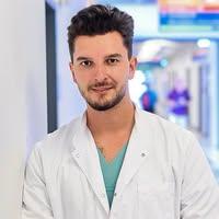 Scandal fără precedent în lumea medicală: Șeful anesteziștilor cere declararea ca persona non grata a doctorului Iuliu Torje: Hater tânăr