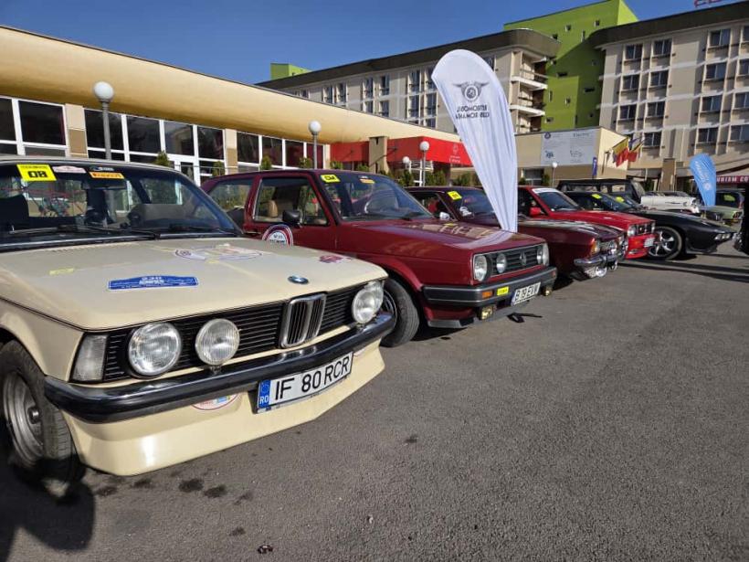 Totul pe noapte X Tommy Hilfiger 2025 – Primul raliu de regularitate nocturn cu autovehicule istorice din România a luat startul pe 15 noiembrie!  18981181