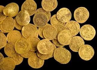 BNR cere unei foste asistente medicale să înapoieze despăgubirile primite pentru 18,4 kg de aur