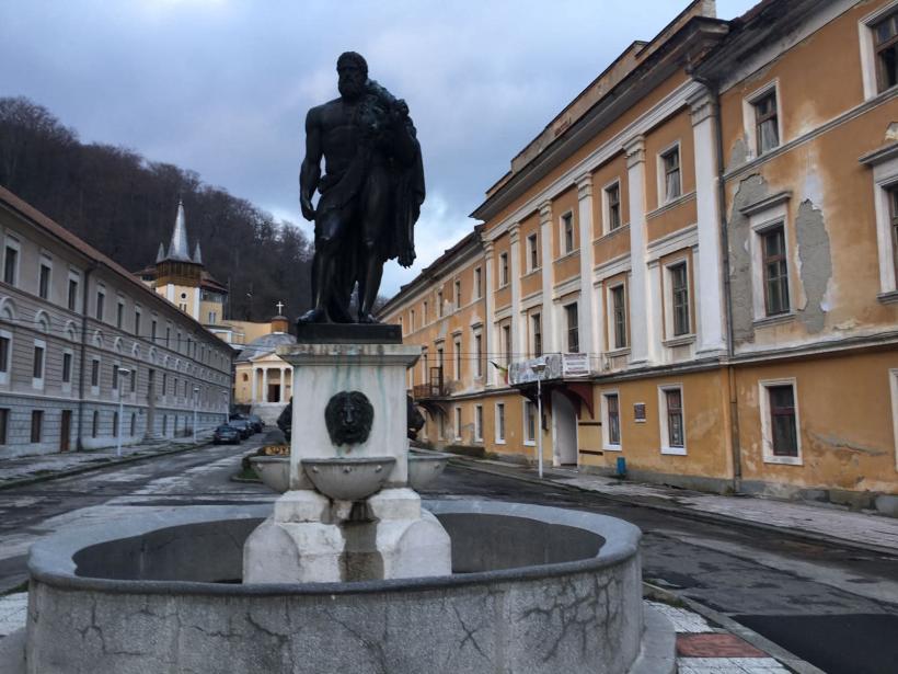 Jaful de la Herculane, episodul 2: statul prăduiește privații