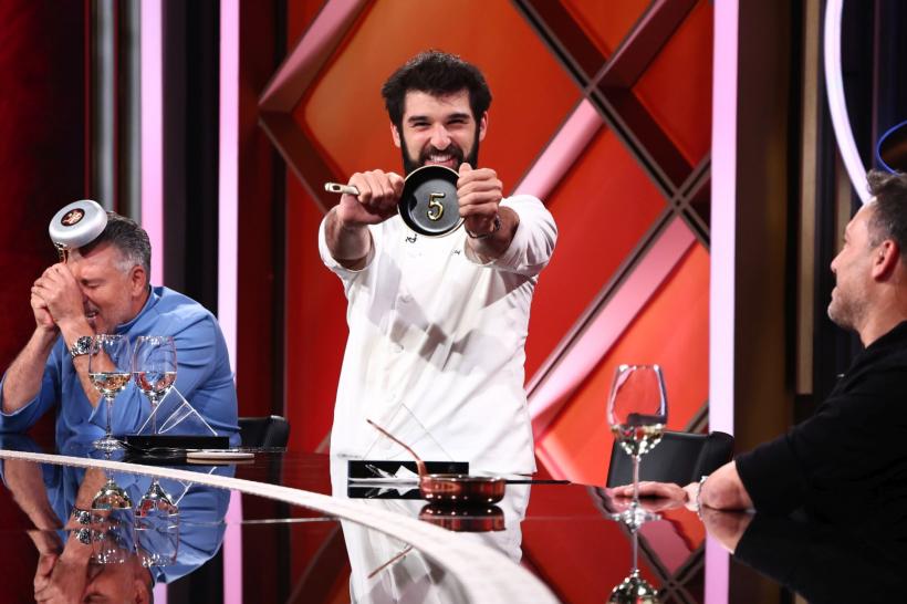 Chef Richard Abou Zaki a câștigat aseară amuleta, la Chefi la cuțite. Show-ul culinar continuă mâine seară, de la 20:30