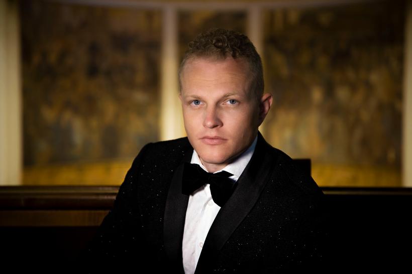 Tenorul ŞTEFAN von KORCH aduce fastul sărbătorilor în concertul CRĂCIUNUL VIENEZ printr-o apariţie de gală pe 22 decembrie la Sala Palatului