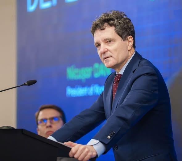 Nicusor Dan sesizează la CCR legea care introduce un nou Registru Unic Electronic de Boli Transmisibile