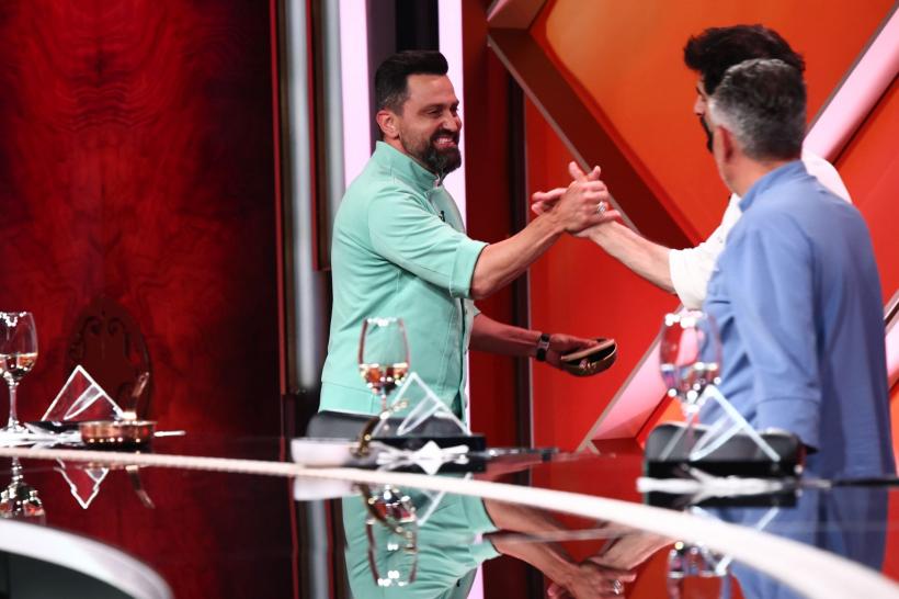 Chefi la cuțite, lider de audiență cu ediția de ieri. Chef Richard Abou Zaki i-a dat aseară cuțitul de aur lui Luca Zvaleni 18981917