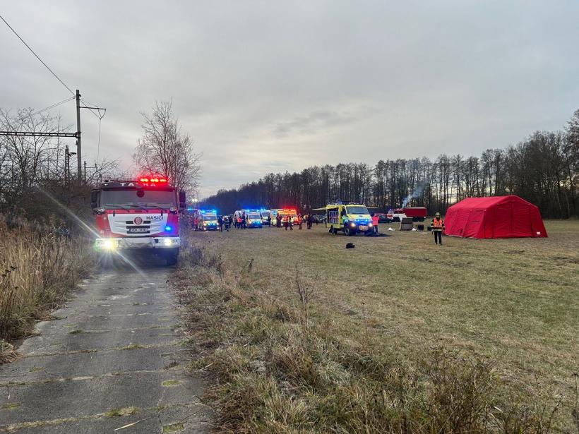 Două trenuri s-au ciocnit în Cehia. Echipele de intervenție vorbesc despre zeci de victime 18981860