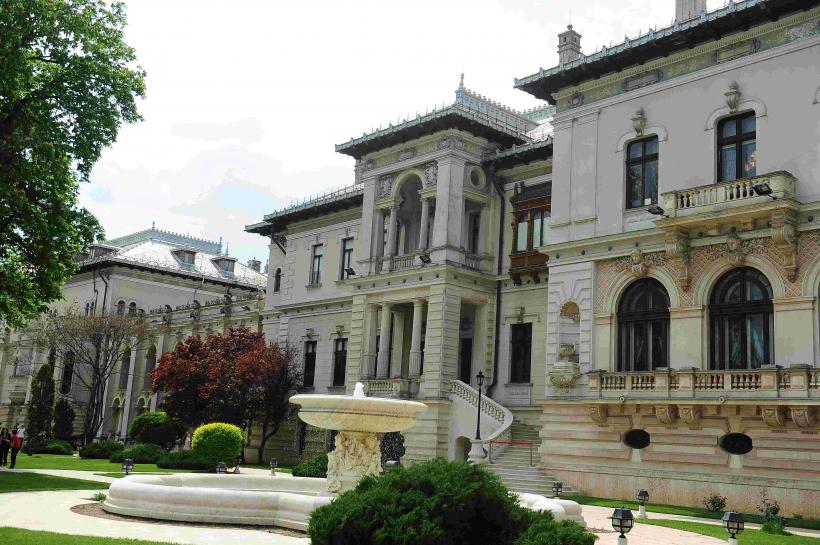 Transparență cu jumătate de normă, la Palatul Cotroceni. Doar 7 din cei 15 consilieri prezidențiali numiți luna trecută și-au publicat averile și interesele 18982032