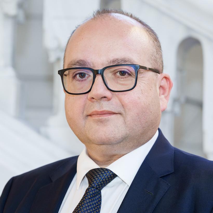 Transparență cu jumătate de normă, la Palatul Cotroceni. Doar 7 din cei 15 consilieri prezidențiali numiți luna trecută și-au publicat averile și interesele 18982033