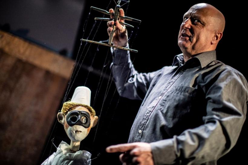 Noiembrie polonez sub semnul literaturii române. Întâlniri cu scriitorii Cătălin Dorian Florescu, Lucian Dan Teodorovici și Adrian Cioroianu 18982170