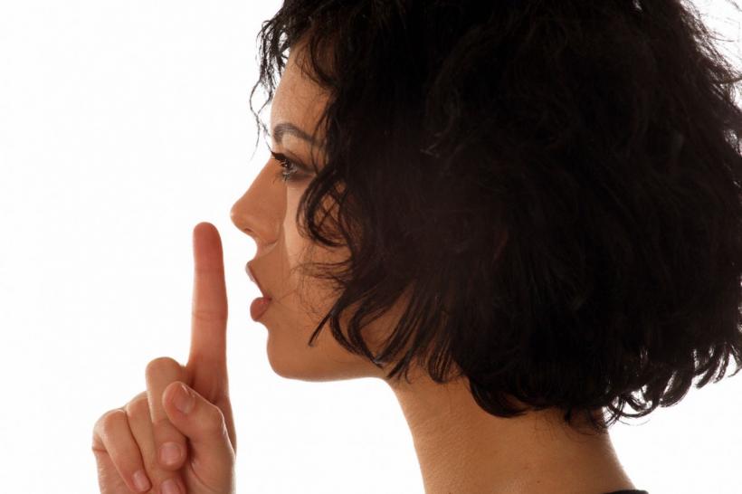 Mincinoșii NU descoperă mai repede când alții ascund adevărul