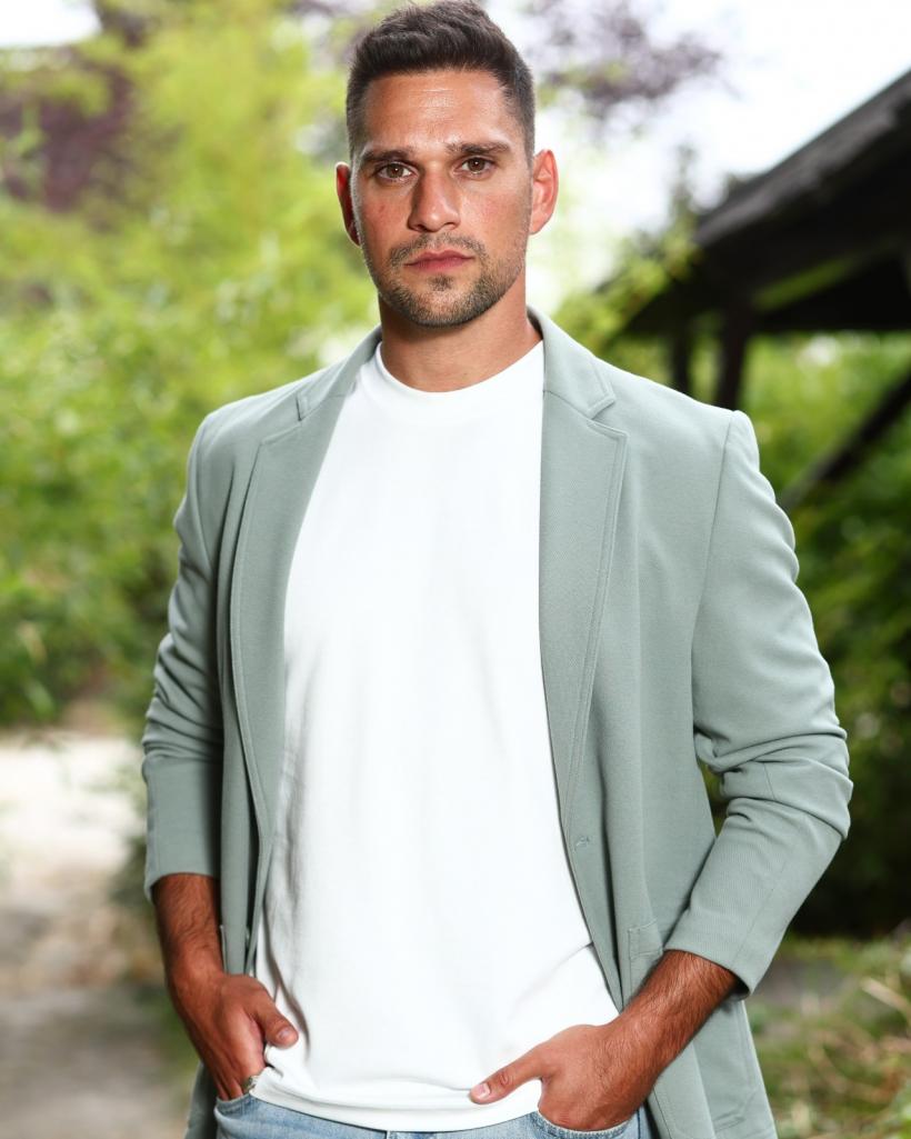 Vlad Gherman se alătură distribuției Ana, Mi-ai fost scrisă în ADN. Noile episoade ale serialului Antena 1 promit să aducă o avalanșă de emoții și răsturnări de situație 18982110