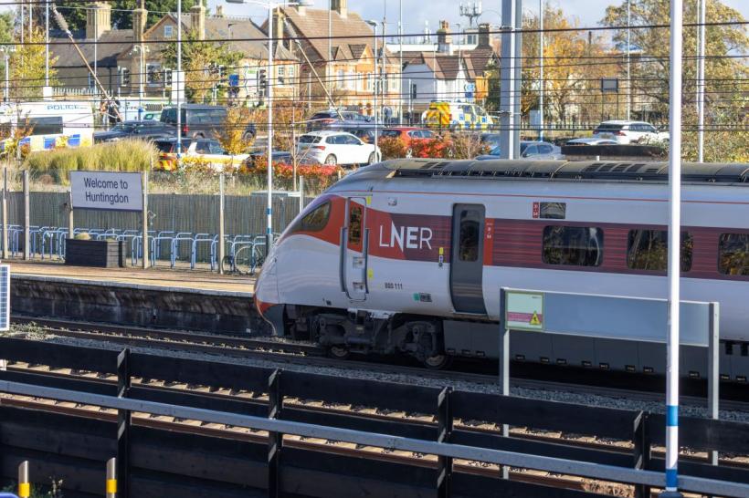 Marea Britanie îngheață tarifele feroviare pentru prima dată în trei decenii: economii semnificative pentru navetiști