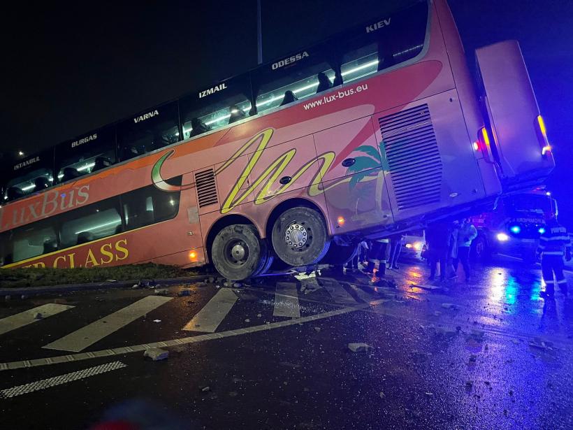 Plan Roșu de Intervenție la Brăila: Autobuz cu 24 de pasageri răsturnat în mijlocul șoselei! 18982395