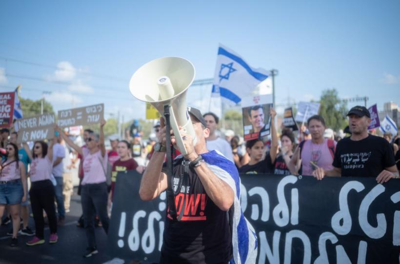 Protest de amploare la Tel Aviv: Mii de oameni cer anchetarea tragediei din 7 octombrie 2023