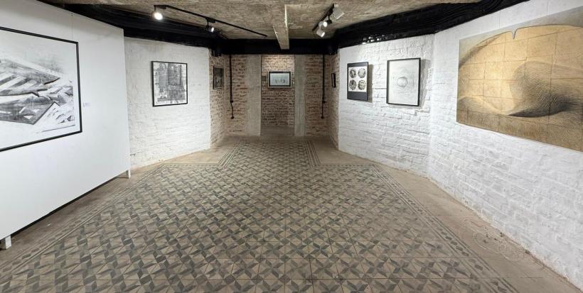 Scemtovici & Benowitz Gallery prezintă a treia ediție a expoziției anuale „Contemporary Drawing in Romania – 2025, DESE/M/NE ale timpului” 18982312