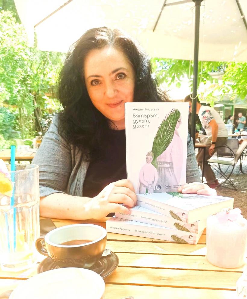 Andreea Răsuceanu:  „Literatura te trage cu totul în interiorul ei, te acaparează, nu mai poți și nici nu mai vrei să faci altceva” 18982499