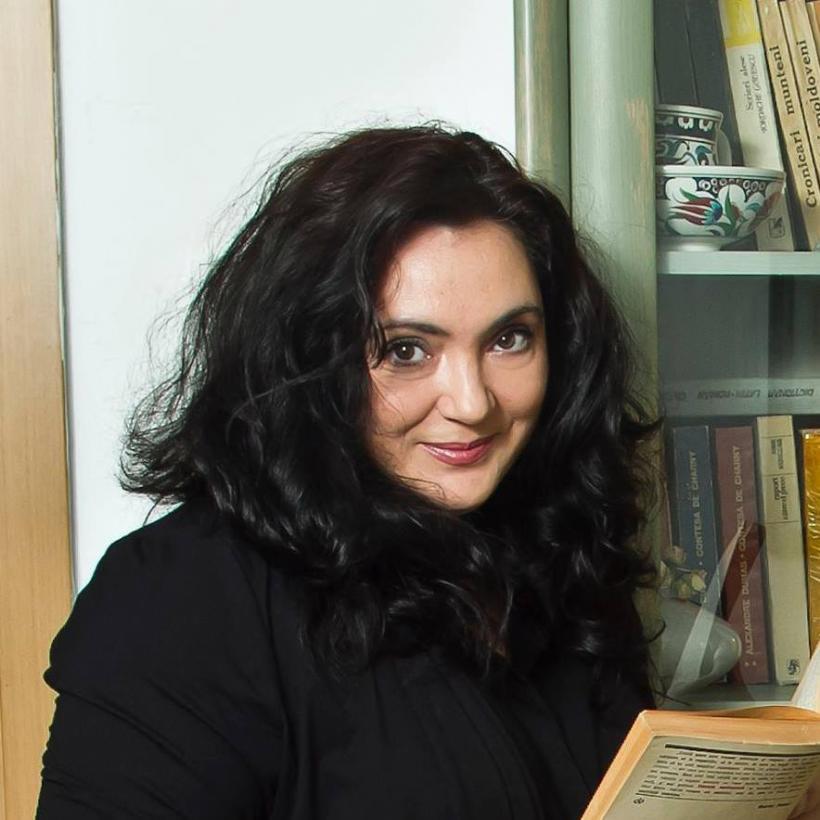 Andreea Răsuceanu:  „Literatura te trage cu totul în interiorul ei, te acaparează, nu mai poți și nici nu mai vrei să faci altceva” 18982501