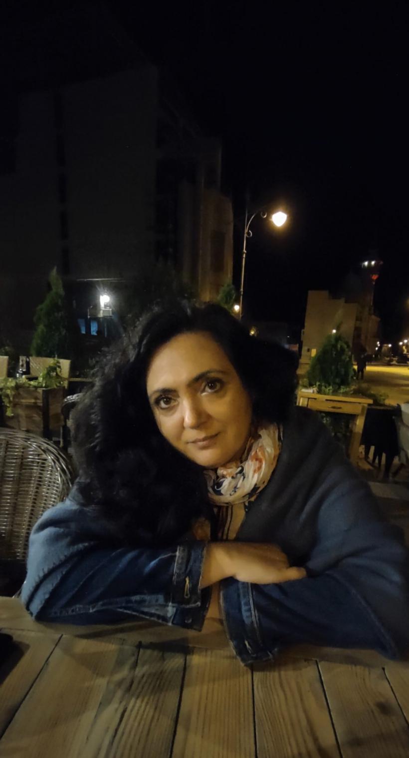 Andreea Răsuceanu:  „Literatura te trage cu totul în interiorul ei, te acaparează, nu mai poți și nici nu mai vrei să faci altceva” 18982504