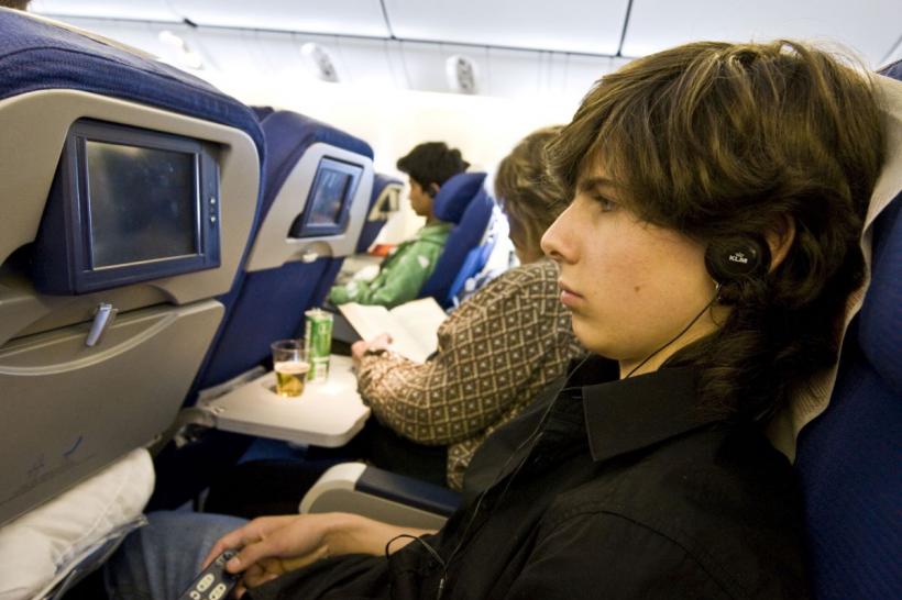 Sfaturile unui însoțitor de zbor: Ce băuturi să nu consumi în avion