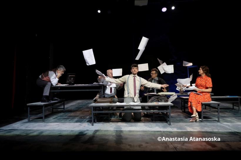 Atenție! Rinocerii invadează orașul! – o nouă premieră semnată de Vlad Massaci 18982855