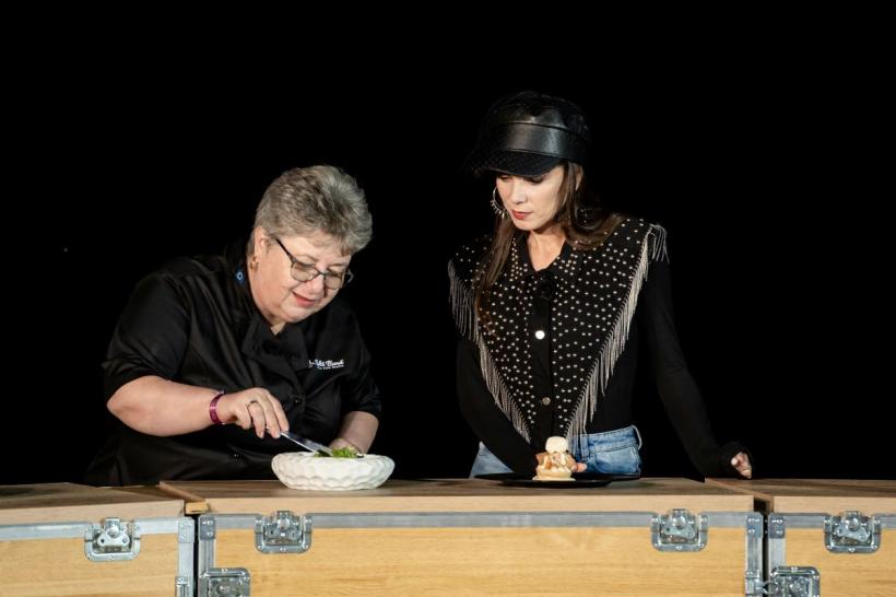 Chef Richard a câștigat aseară bomba la Chefi la cuțite. Diseară: al treilea cuțit de aur în audiții și încă o bombă aruncată în joc de Irina! 18982803