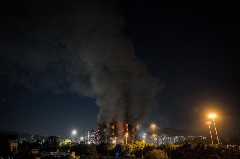 Tragedie în Hong Kong: Mai multe persoane au murit într-un incendiu uriaș la un complex rezidențial 18982934