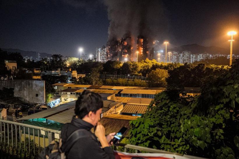 Tragedie în Hong Kong: Mai multe persoane au murit într-un incendiu uriaș la un complex rezidențial 18982936