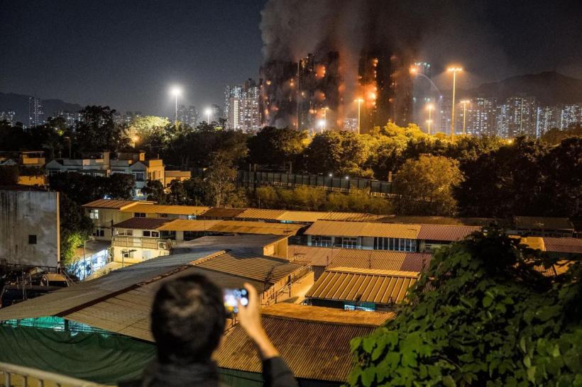 Tragedie în Hong Kong: Mai multe persoane au murit într-un incendiu uriaș la un complex rezidențial 18982937