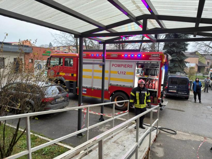 Incendiu la Spitalul Județean Reșița: fum dens, Planul Roșu activat și pacienți evacuați 18983054